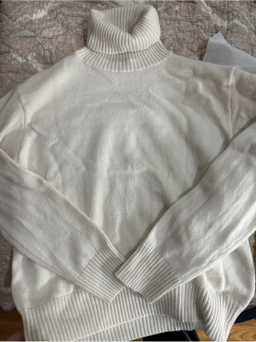 AYR cashmere Cream Turtleneck Sweater. Large. NWOT